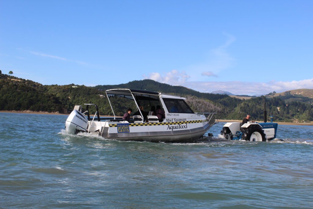 Trattore che traina barca Nuova Zelanda