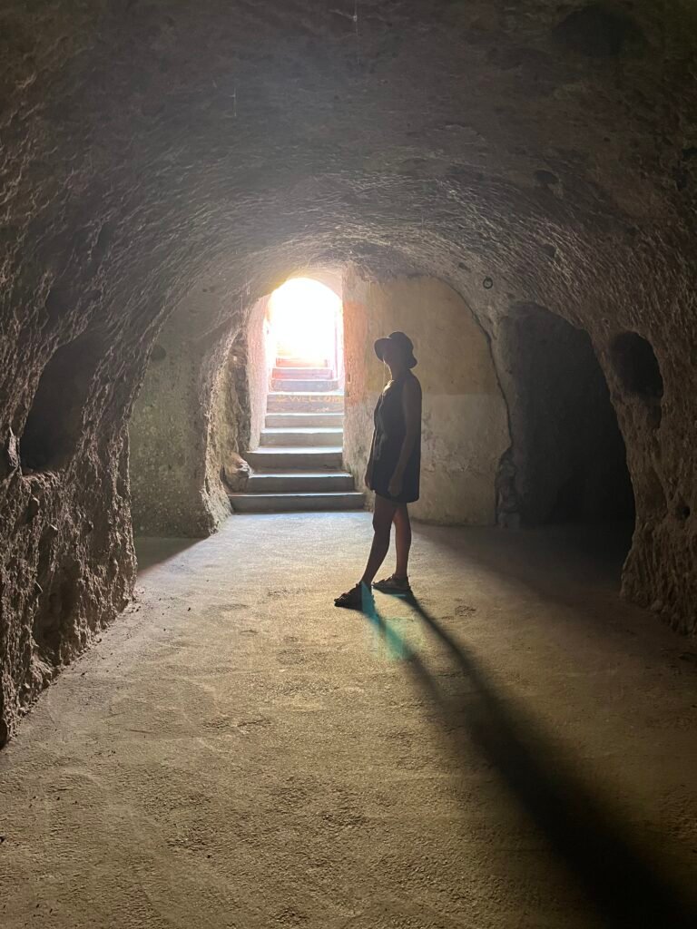 Megalochori, grotta, santorini