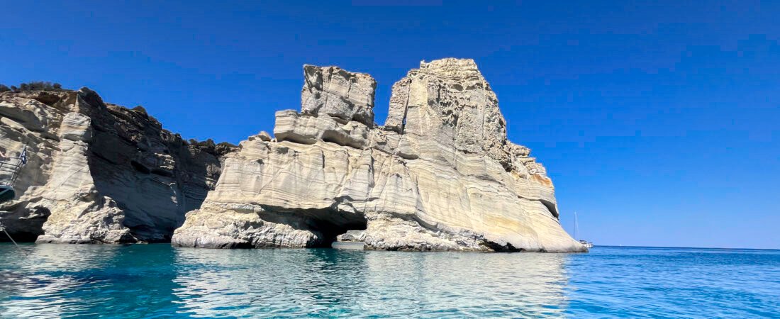 Milos: 5 giorni tra mare turchese e avventure speziate
