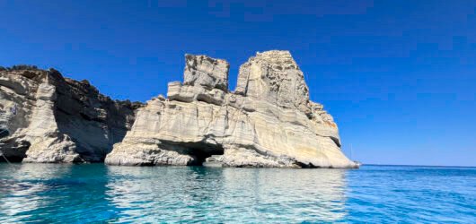 Milos: 5 giorni tra mare turchese e avventure speziate