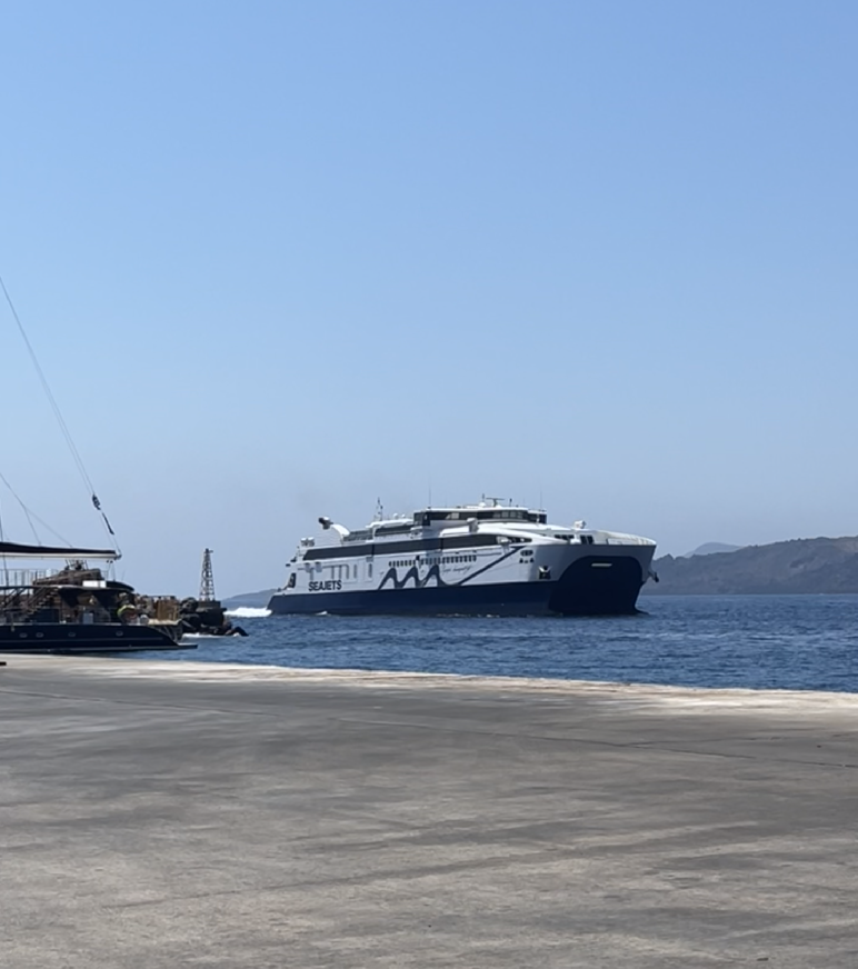 nave seajet per andare da santorini a milos