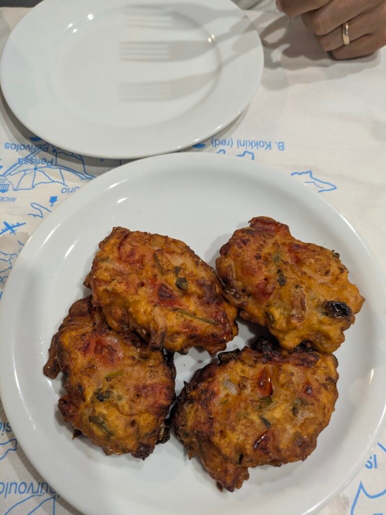 cibo, polpette di pomodoro santorini e milos