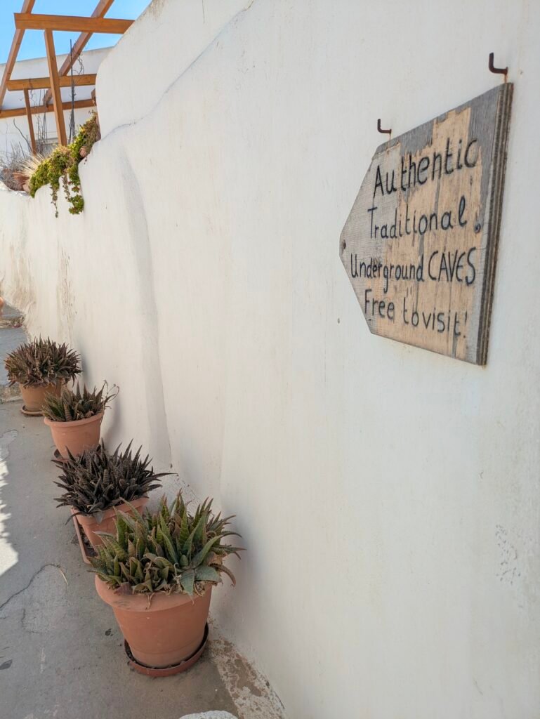 Megalochori, grotta, santorini